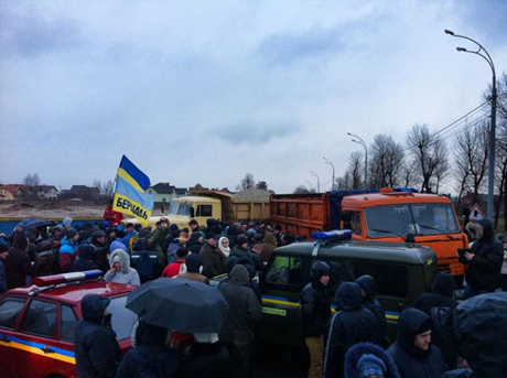 Автомайдан “провідав” Януковича і обіцяв повернутися