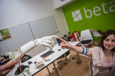 У Львові створили прототип роботизованої руки (відео)