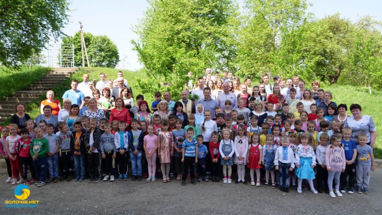 У селі Заставне відкрили дитячий майданчик