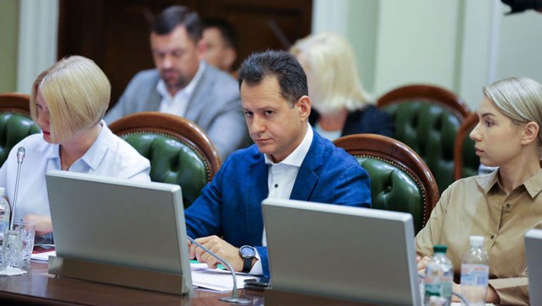 Тарас Батенко: переговорним процесом повинна займатися держава, а не політики заради власного піару