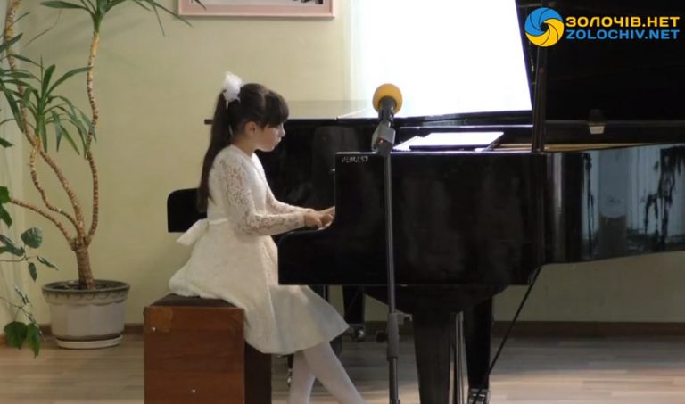 Наживо: Свято першокласника «Музика вічна» у Золочівській музичній школі (відео)