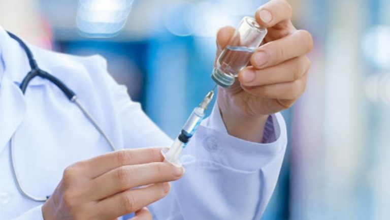 На Львівщині щеплення від ковіду можна отримати у 18 центрах вакцинації: графік роботи та локації