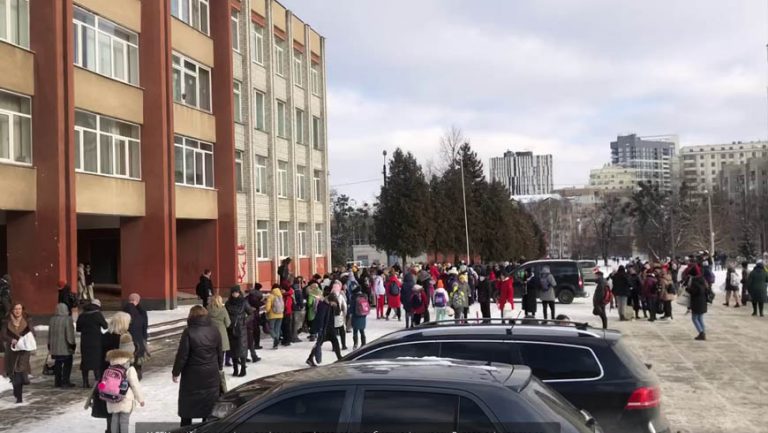 Перевіряють повідомлення про “замінування шкіл” у Львові