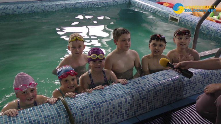 Золочівська дитячо-юнацька спортивна школа: плавання (відео)