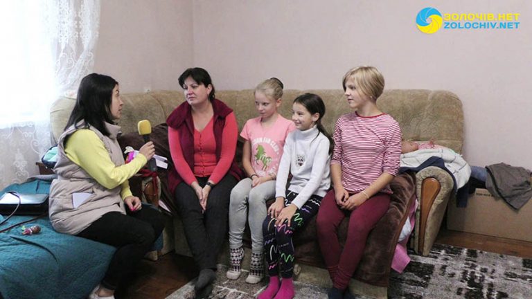 Вимушені переселенці з Донеччини: мама 11 дітей розповіла про жахіття війни (відео)