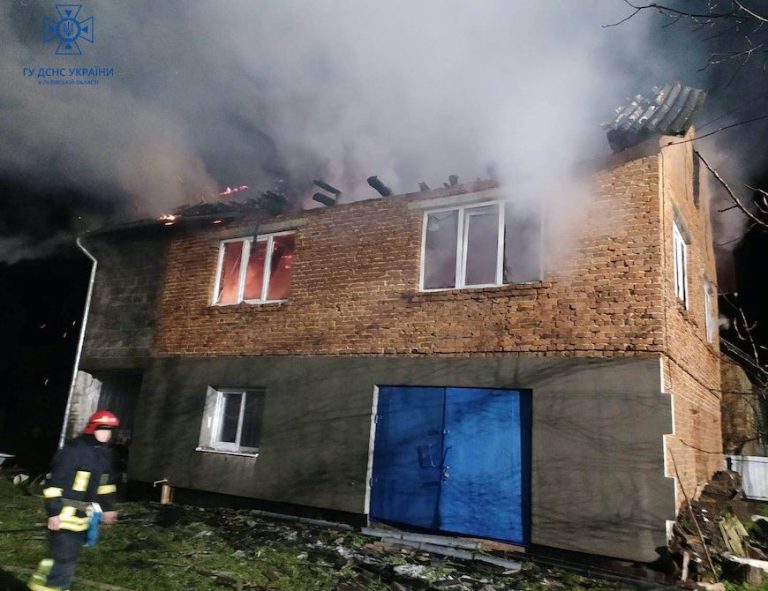 На Львівщині горіли два житлові будинки