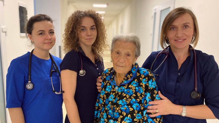 Львівські кардіологи перезапустили серце 101-річної жінки