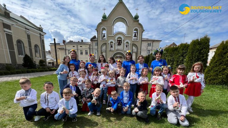 Гаївки у Бродах: біля Храму Воздвиження Чесного Хреста організували свято для дітей (відео)