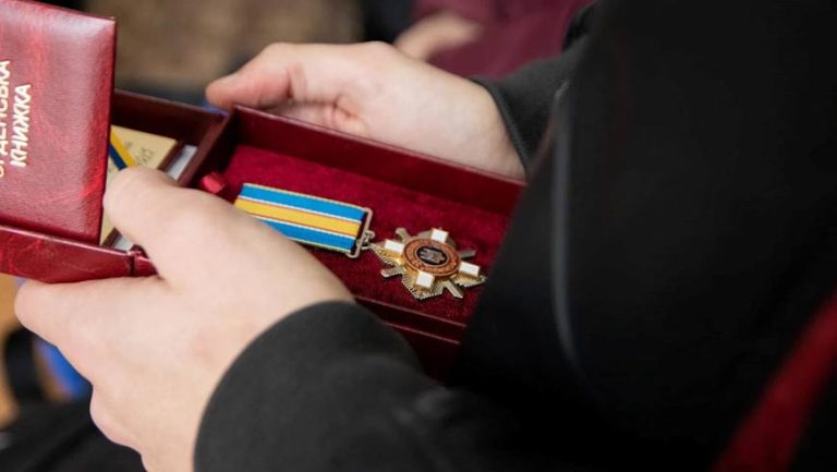 Військовослужбовців з Львівщини нагородили відзнакою «Золотий хрест»