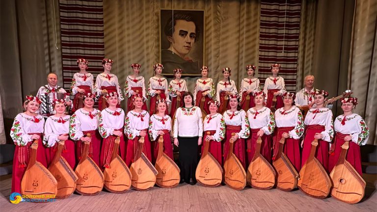 “Уклін Кобзареві” у виконанні Народної капели бандуристок «Червона калина» (відео)
